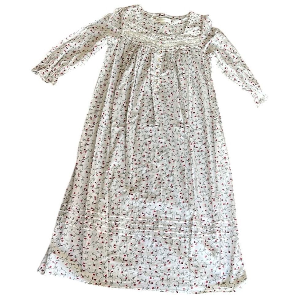 Eileen West White and Red Nightgown with Lace Trim s new without tags